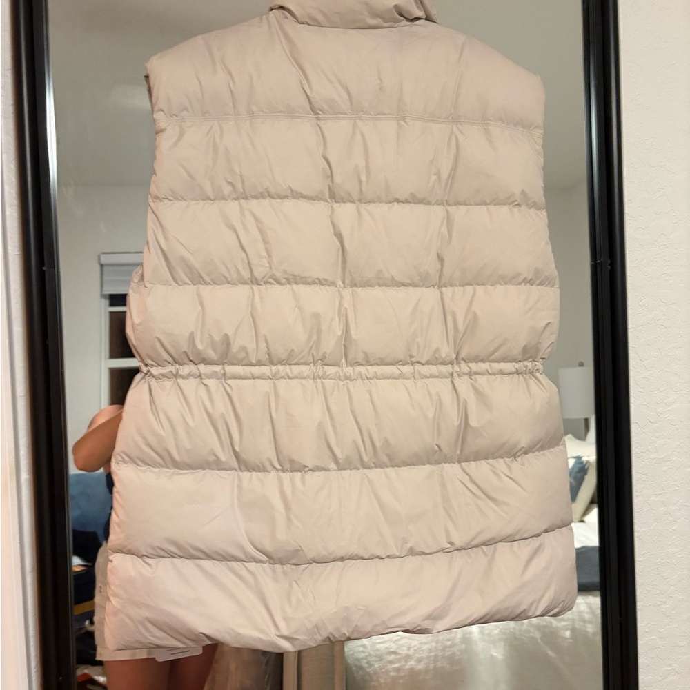 Athleta women’s cascade down vest. NWT - Picture 6 of 7